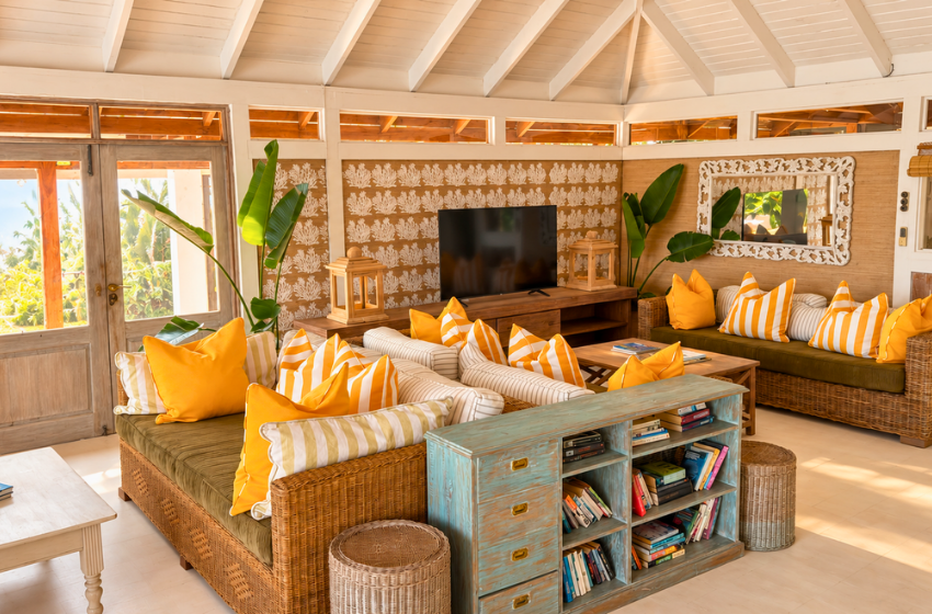 TV and seating at Aloha 7 in Ponta Mamoli