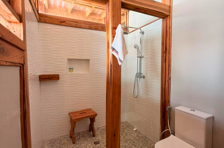 shower of bathroom 1 at Makana 7A in Ponta Mamoli