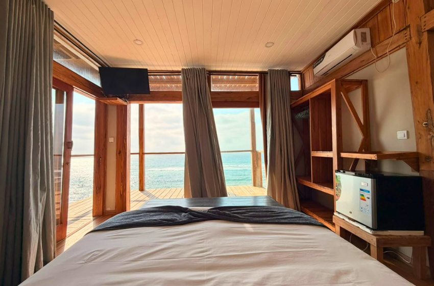 bedroom 2 with sea view at Makana 7A in Ponta Mamoli