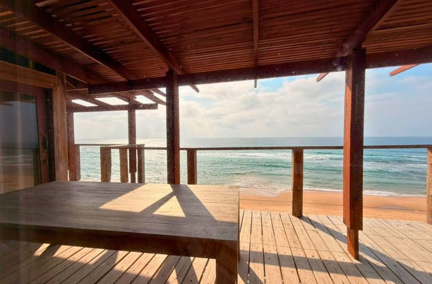 deck with sea view at Makana 7A in Ponta Mamoli