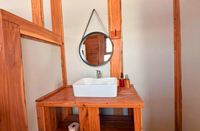 bathroom 3 basin at Makana 7A in Ponta Mamoli