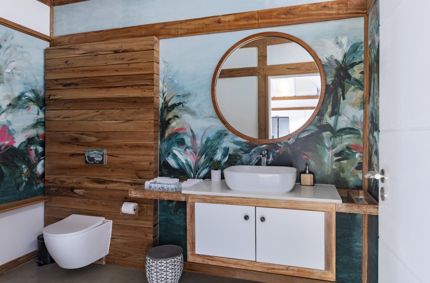 bathroom with vanity at Aloha 8 in Ponta Mamoli
