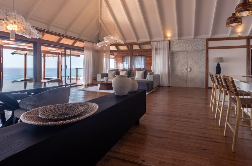 dining area with sea view at Aloha 8 in Ponta Mamoli