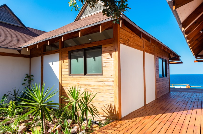 exterior of Aloha 8 in Ponta Mamoli
