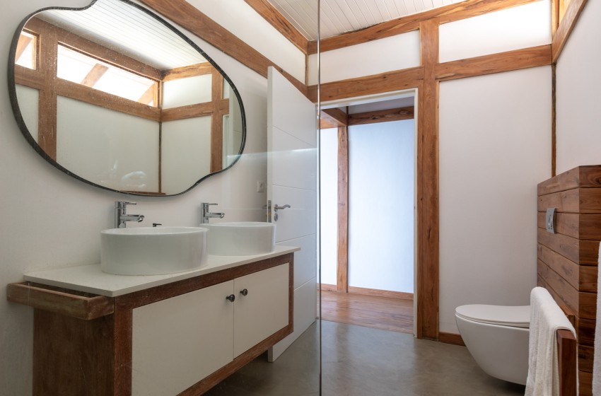 full bathroom view at Aloha 8 in Ponta Mamoli