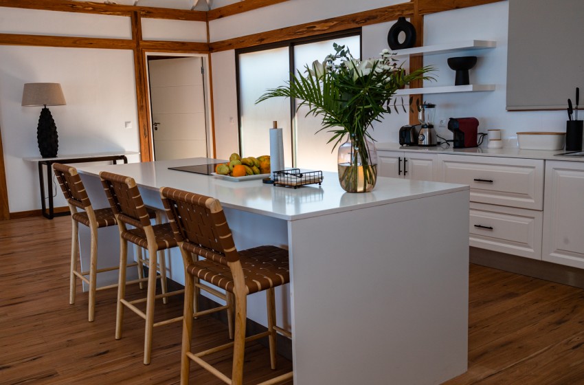 kitchen island at Aloha 8 in Ponta Mamoli