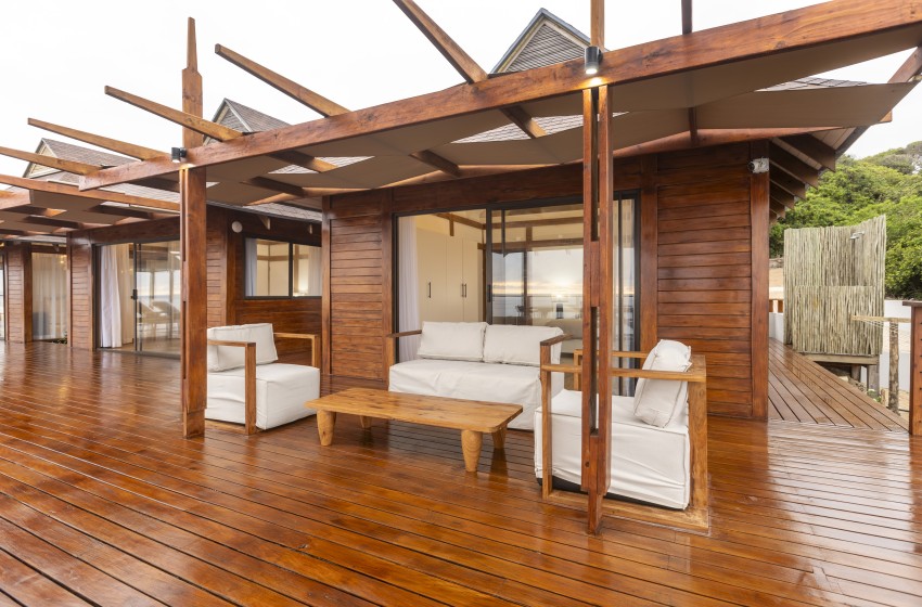 deck outside bedroom at Aloha 8 in Ponta Mamoli