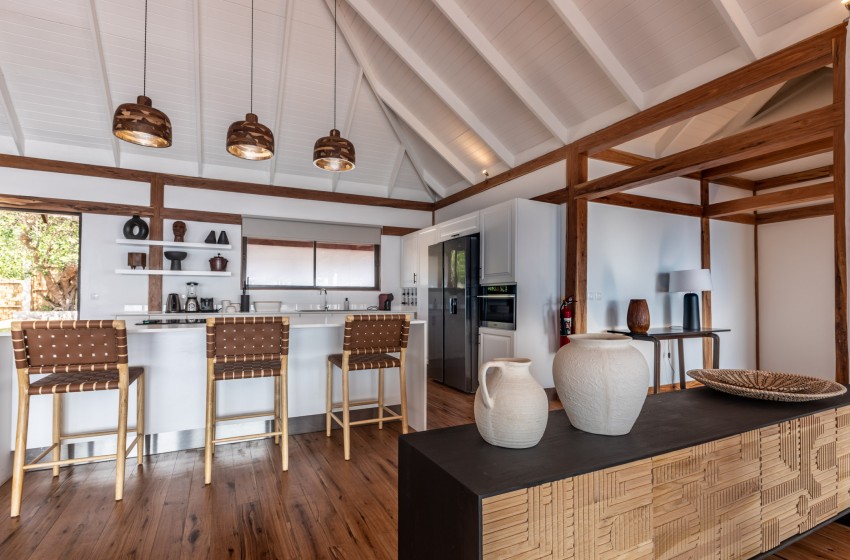 open plan kitchen at Aloha 8 in Ponta Mamoli