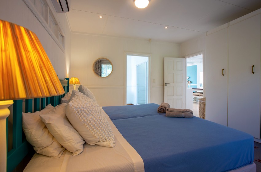 bedroom 3 with bathroom view at Casa Branca in Ponta do Ouro