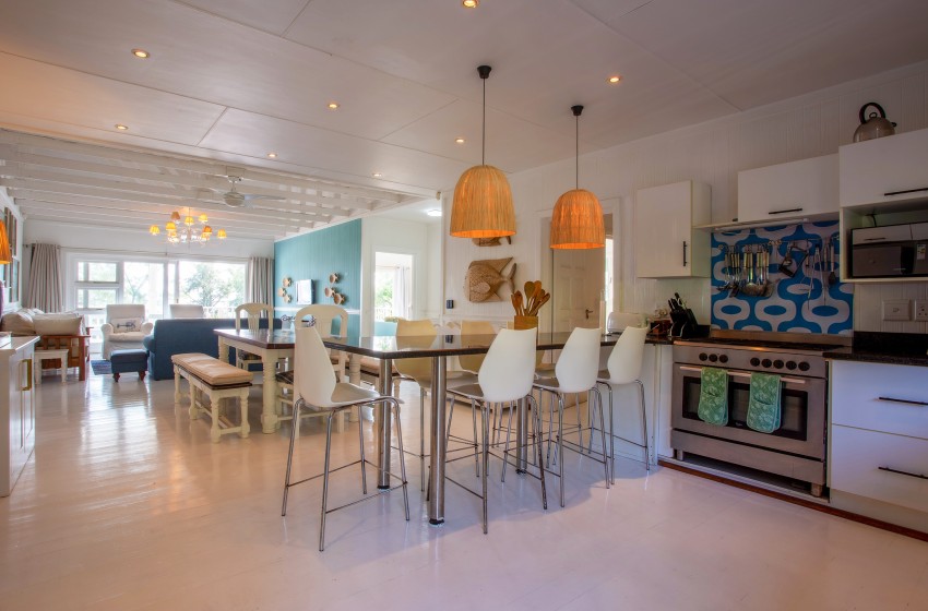 full view of kitchen and dining area at Casa Branca in Ponta do Ouro